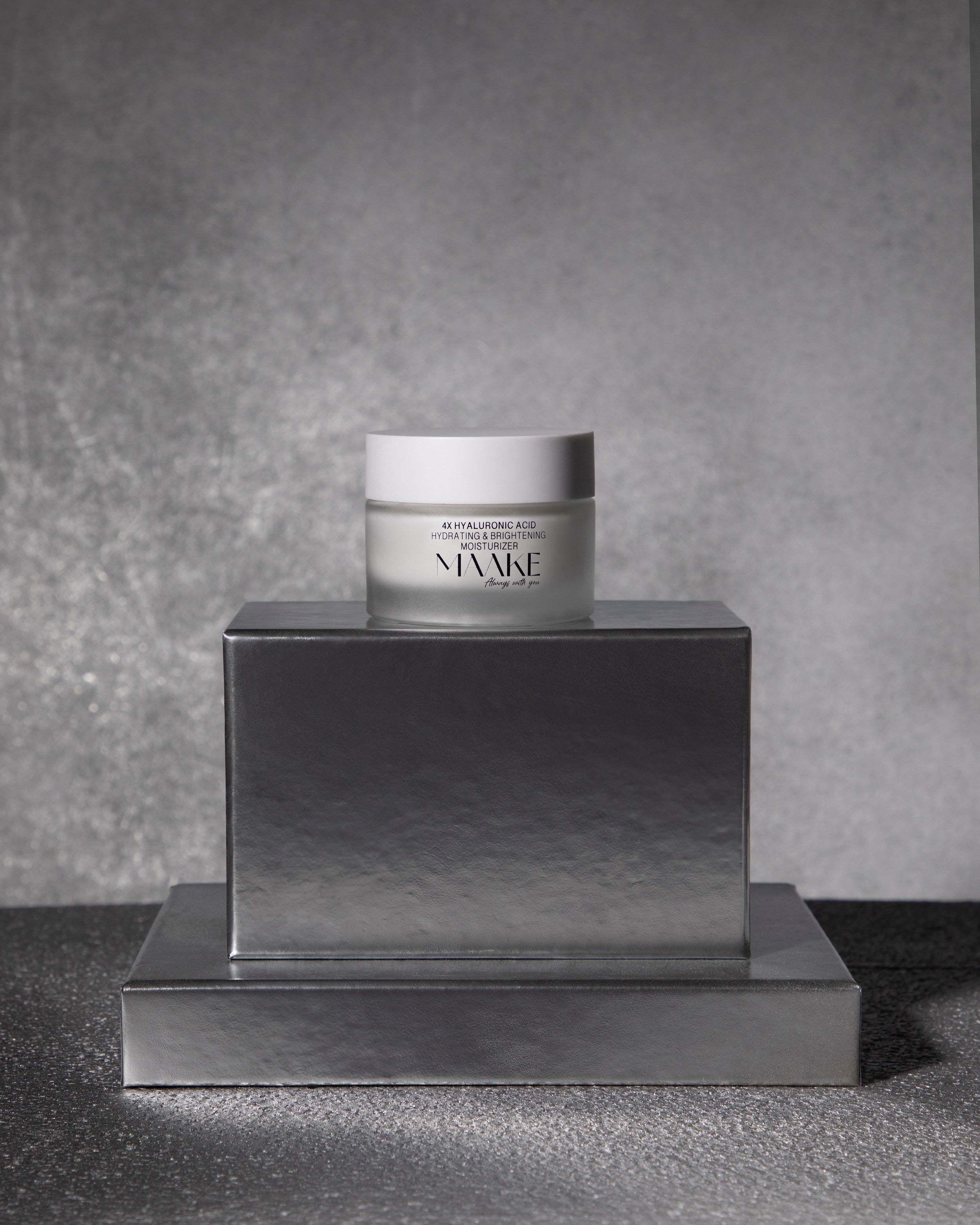 4XHyaluronic Acid Hydrating & Brightening Moisturizer